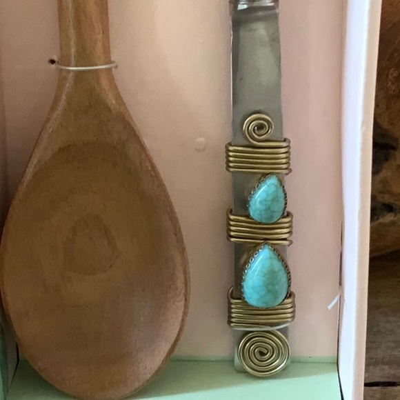 Wood serving set with stone accents - Picture 3 of 4